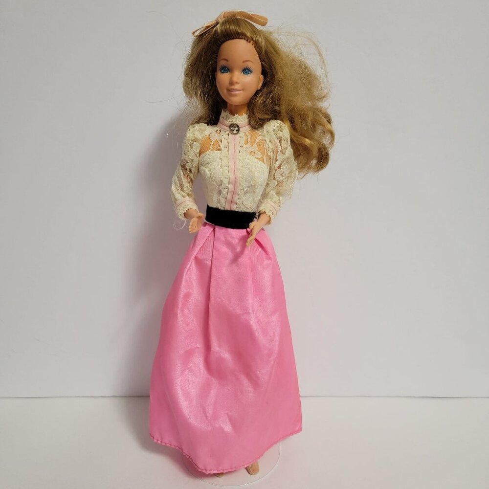 VTG Mattel 1985 The Heart Family Mom Doll wearing Angel Face Dress #5640